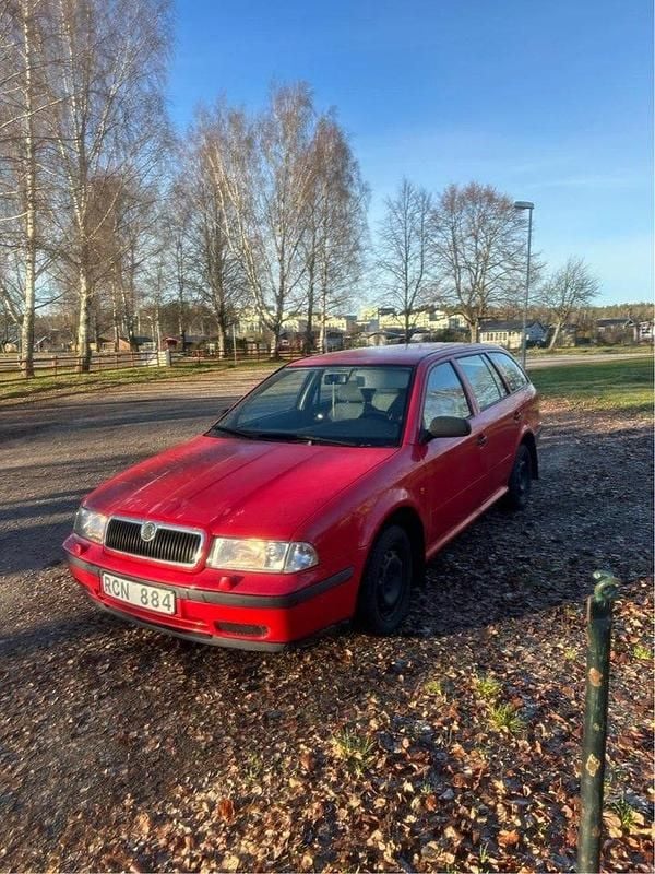 Begagnad 2000 Skoda Octavia Kombi | 8 500 kr (Marknadspris) - Bild 1/4
