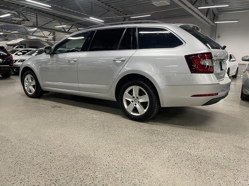 Begagnad Skoda Octavia Ambition 116 HK (85 kW) 2018 Silver Kombi