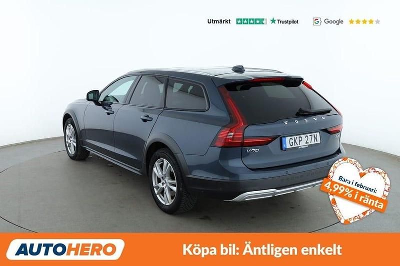 Begagnad Volvo V90 CC Momentum 200 HK (147 kW) 2021 Blå Kombi