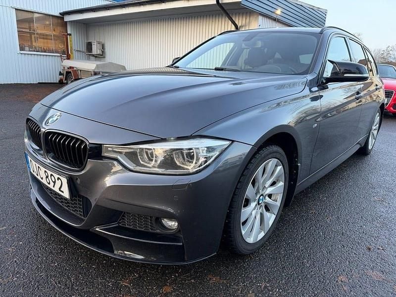 Grå Begagnad 2017 BMW 320 M Sport Kombi | 175 000 kr (Marknadspris) - Bild 1/4