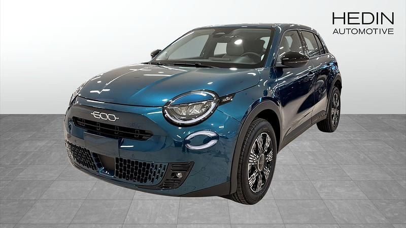 Blå Ny 2025 Fiat 600 Icon Halvkombi | 352 800 kr - Bild 1/4
