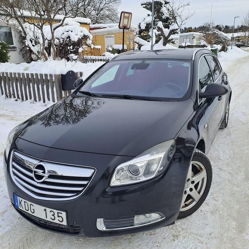 Svart metalllic Begagnad 2011 Opel Insignia Kombi | 47 900 kr (Marknadspris) - Bild 1/4