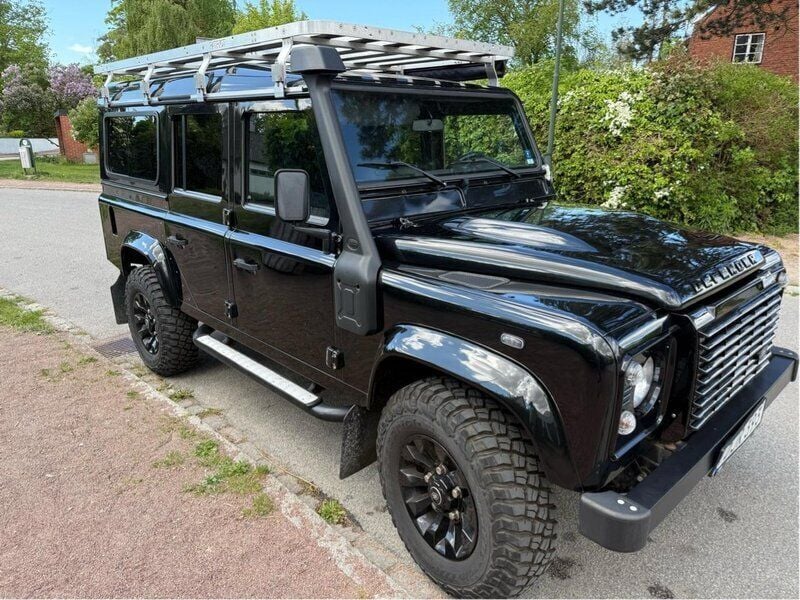 Svart Begagnad 2015 Land Rover Defender SUV | 650 000 kr (Marknadspris) - Bild 1/4