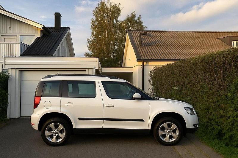 Vit Begagnad 2012 Skoda Yeti Experience SUV | 68 500 kr (Marknadspris) - Bild 1/4