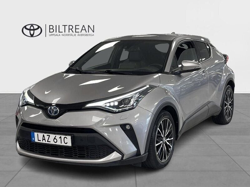 Mörkgrå (grå) Begagnad 2020 Toyota C-HR Executive SUV | 233 999 kr (Marknadspris) - Bild 1/3