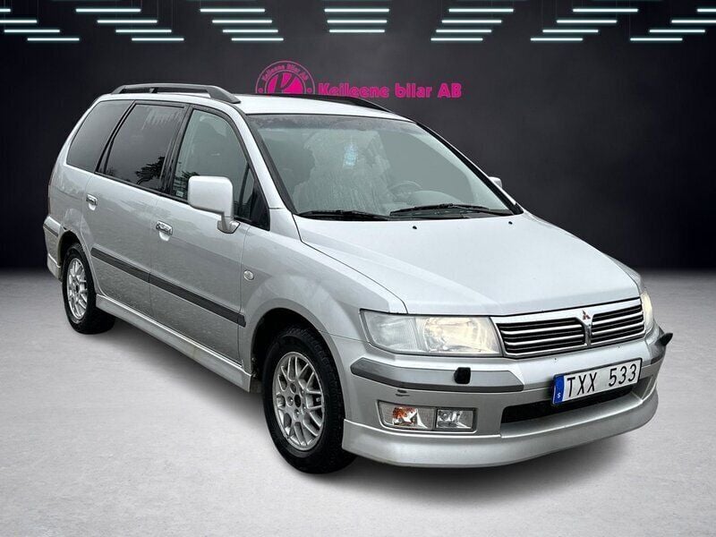 Begagnad Mitsubishi Space Wagon 147 HK (108 kW) 2002 Grå Minibuss