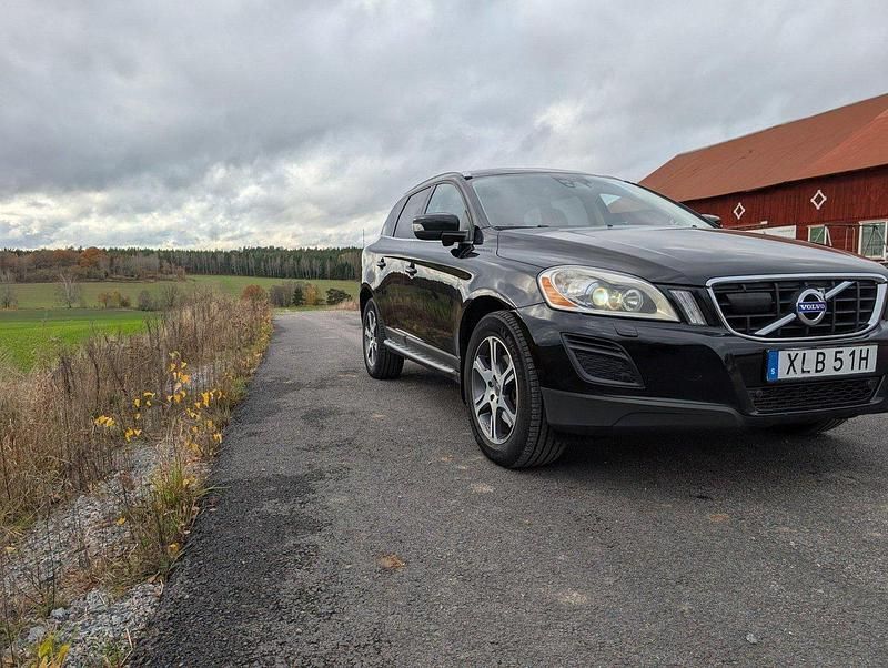 Svart Begagnad 2011 Volvo XC60 Summum SUV | 107 000 kr (Marknadspris) - Bild 1/4