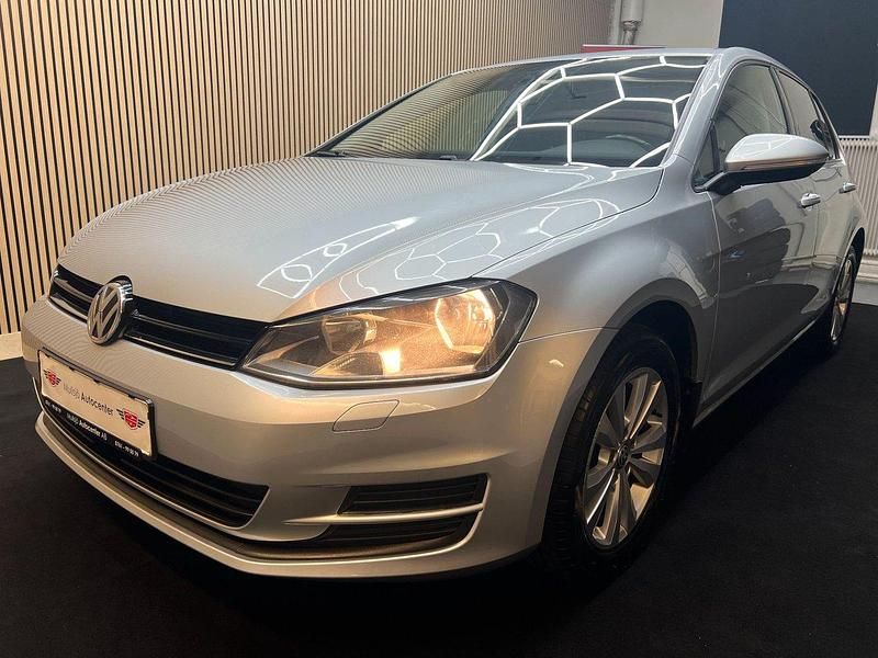 Silver Begagnad 2015 VW Golf VII Halvkombi | 114 900 kr (Marknadspris) - Bild 1/4