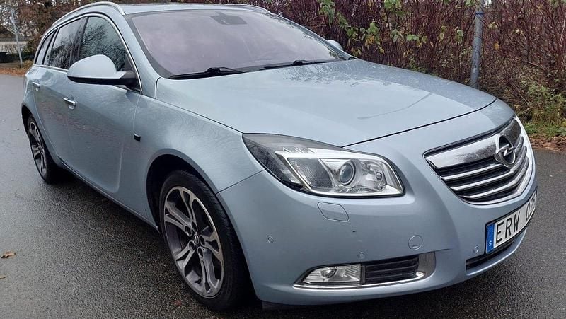 Grå Begagnad 2013 Opel Insignia Cosmo Kombi | 69 000 kr (Marknadspris) - Bild 1/4