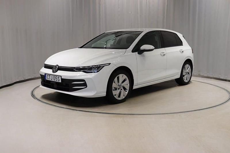 Vit (pure white) Begagnad 2024 VW Golf VIII Life Kombi | 288 800 kr (Bra pris) - Bild 1/4