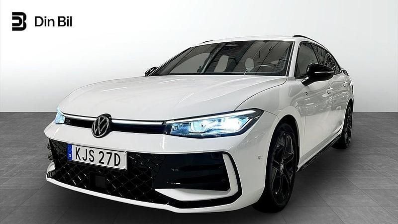Vit Begagnad 2025 VW Passat R-line Kombi | 429 500 kr (Dyr) - Bild 1/4