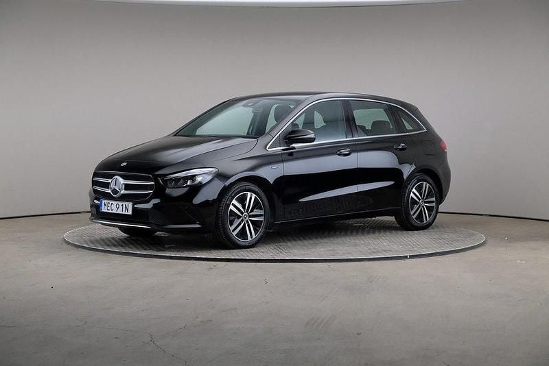 Svart Begagnad 2021 Mercedes B250e Advantage Minibuss | 259 000 kr (Marknadspris) - Bild 1/4