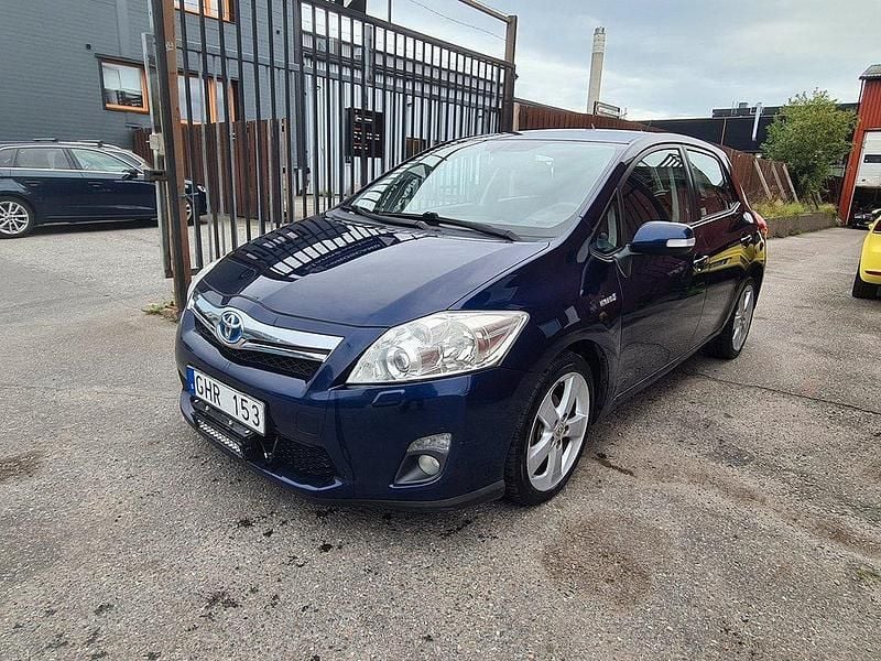 Mörkblå Begagnad 2010 Toyota Auris Hybrid Comfort Halvkombi | 63 400 kr (Dyr) - Bild 1/4