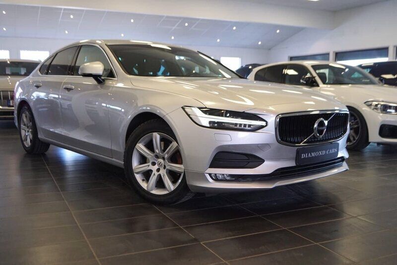 Silver Begagnad 2017 Volvo S90 Momentum Sedan | 188 900 kr (Marknadspris) - Bild 1/4