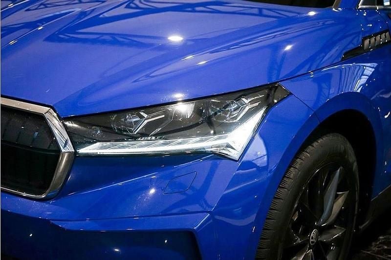 Begagnad Skoda Enyaq iV 150 kW (204 HK) 2022 Blå SUV