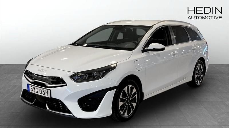Vit (white) Begagnad 2022 Kia Ceed Sportswagon Advance Kombi | 259 900 kr (Marknadspris) - Bild 1/4