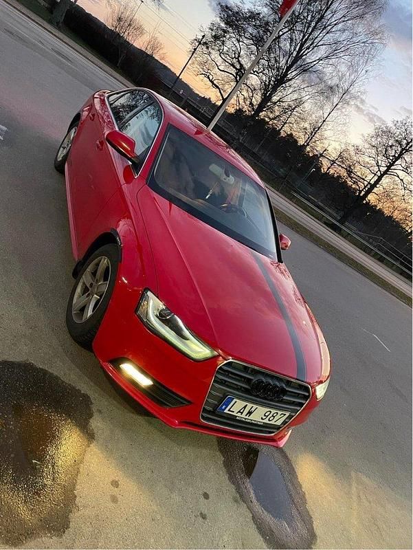 Röd Begagnad 2013 Audi A4 Sedan | 124 000 kr (Marknadspris) - Bild 1/4