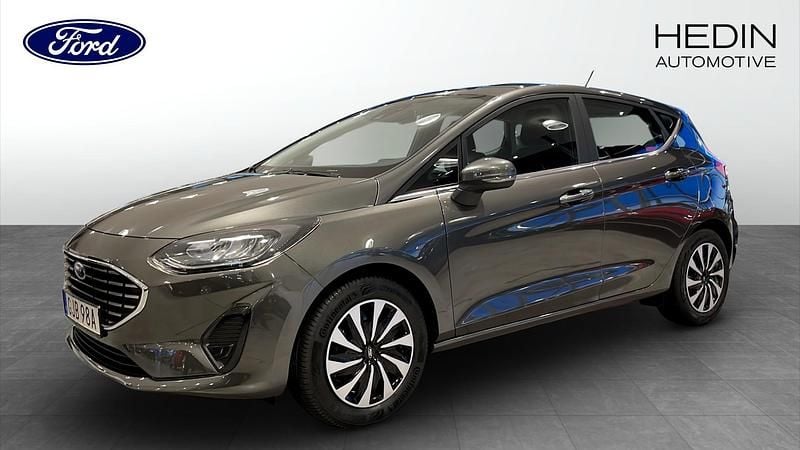 Grå (grey) Begagnad 2022 Ford Fiesta Halvkombi | 174 900 kr (Lite dyr) - Bild 1/4