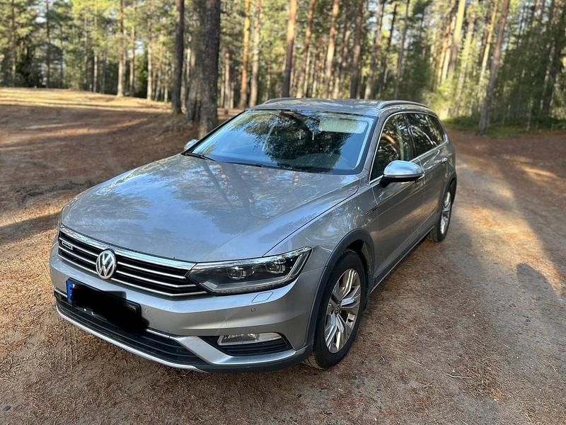 Silver Begagnad 2016 VW Passat Alltrack Kombi | 149 000 kr (Lite dyr) - Bild 1/4