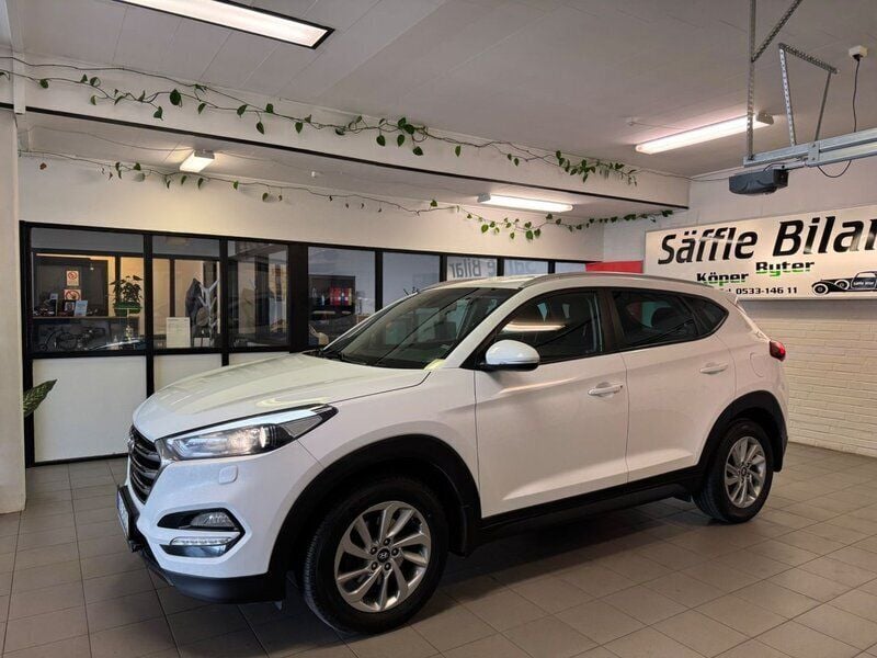 Svart (vit) Begagnad 2016 Hyundai Tucson SUV | 119 900 kr - Bild 1/4