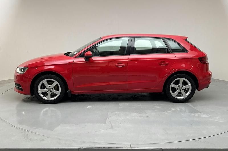 Begagnad Audi A3 150 HK (110 kW) 2014 Röd