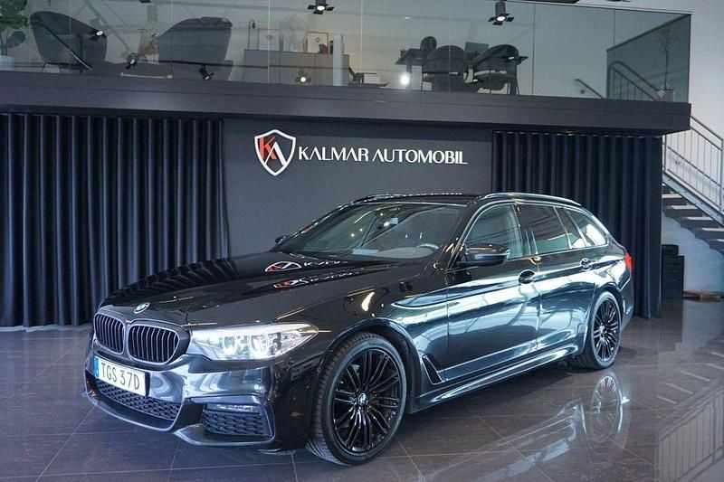 Svart Begagnad 2020 BMW 520 M Sport Kombi | 289 900 kr (Bra pris) - Bild 1/4