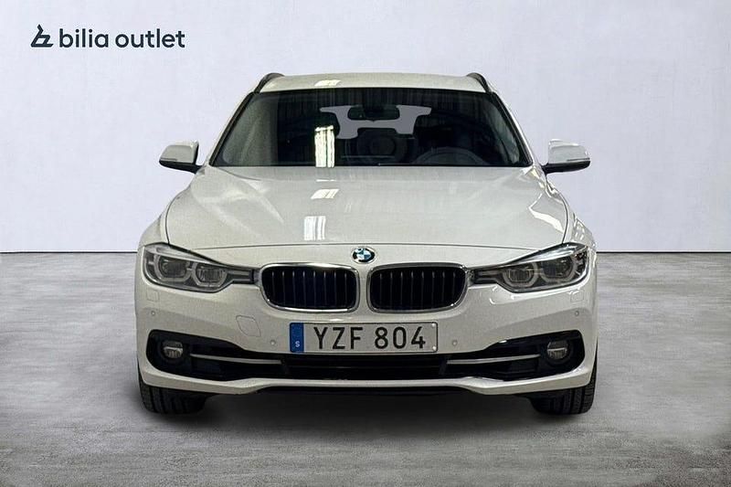 Begagnad BMW 330 Sport Line 252 HK (185 kW) 2017 Vit Kombi