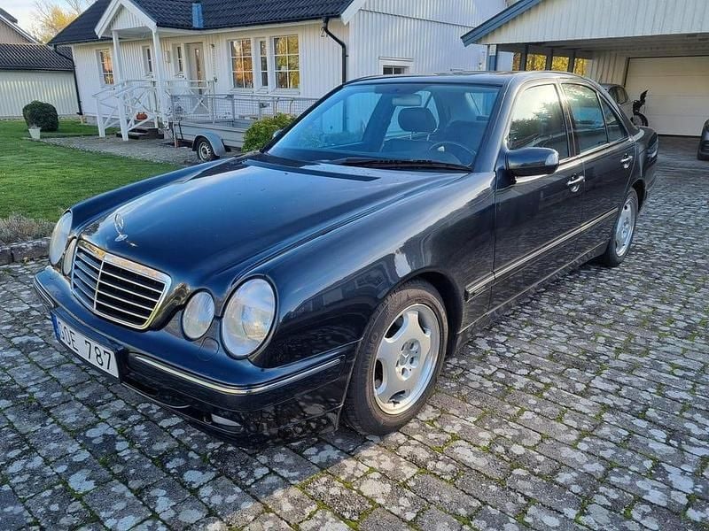 Begagnad 2000 Mercedes E320 Avantgarde Sedan | 75 000 kr - Bild 1/4