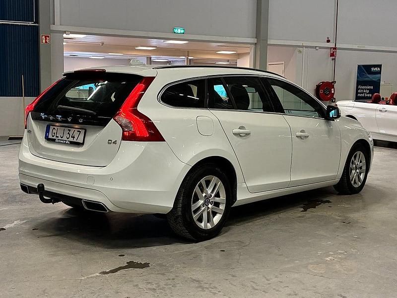 Begagnad Volvo V60 Momentum 181 HK (133 kW) 2014 Vit Kombi