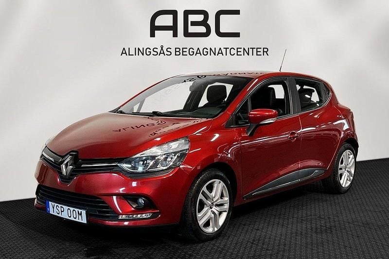 Mörkröd Begagnad 2019 Renault Clio IV Zen Halvkombi | 89 000 kr (Marknadspris) - Bild 1/4