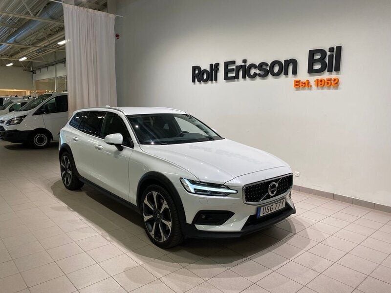 Vit Begagnad 2020 Volvo V60 CC SE Kombi | 349 500 kr (Lite dyr) - Bild 1/4