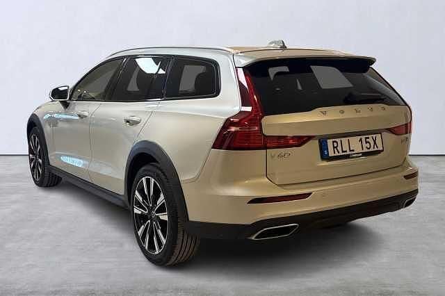Begagnad Volvo V60 CC 197 HK (144 kW) 2021 Kombi