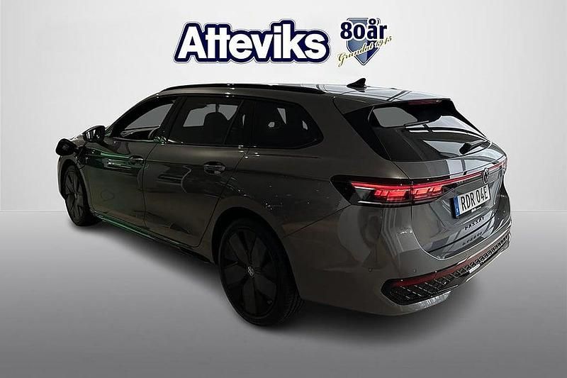 Ny VW Passat R-line 275 HK (202 kW) 2025 Grå Kombi