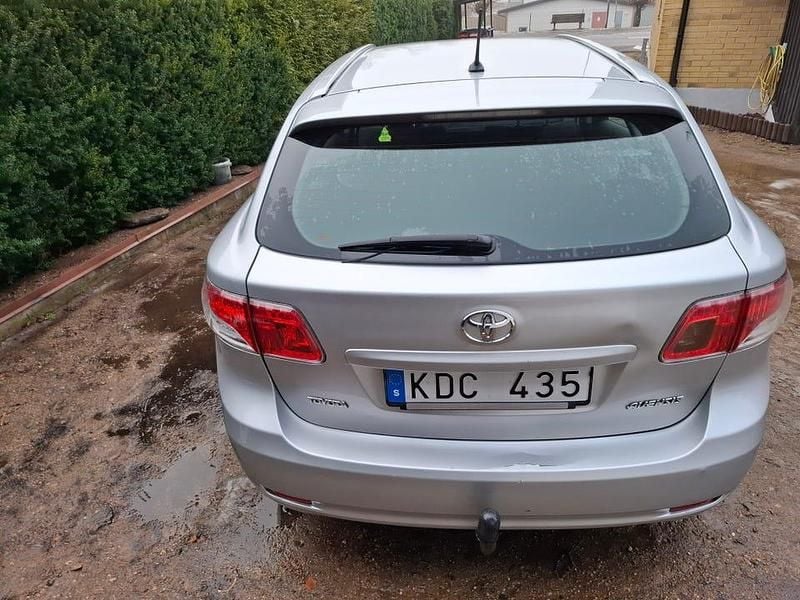 Begagnad 2008 Toyota Avensis Kombi | 30 000 kr (Dyr) - Bild 1/4
