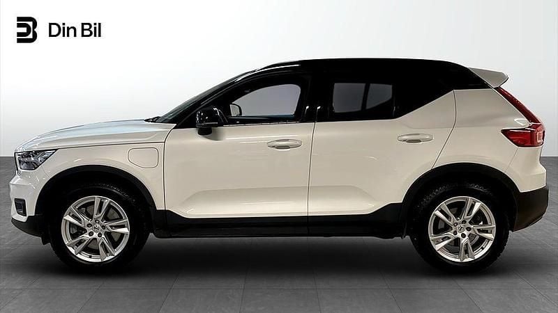 Begagnad Volvo XC40 R-Design 179 HK (131 kW) 2020 Vit SUV