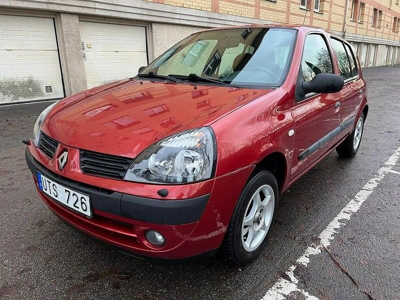 Begagnad 2004 Renault Clio II Halvkombi | 18 000 kr (Marknadspris) - Bild 1/4