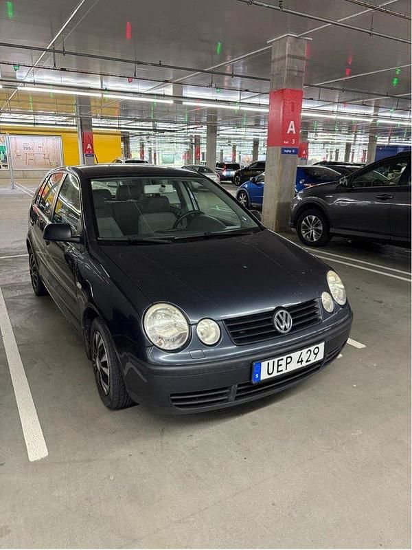 Grå Begagnad 2003 VW Polo Basis Halvkombi | 12 500 kr (Bra pris) - Bild 1/4
