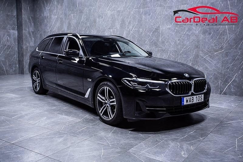 Svart Begagnad 2022 BMW 530e Kombi | 318 800 kr (Superpris) - Bild 1/4