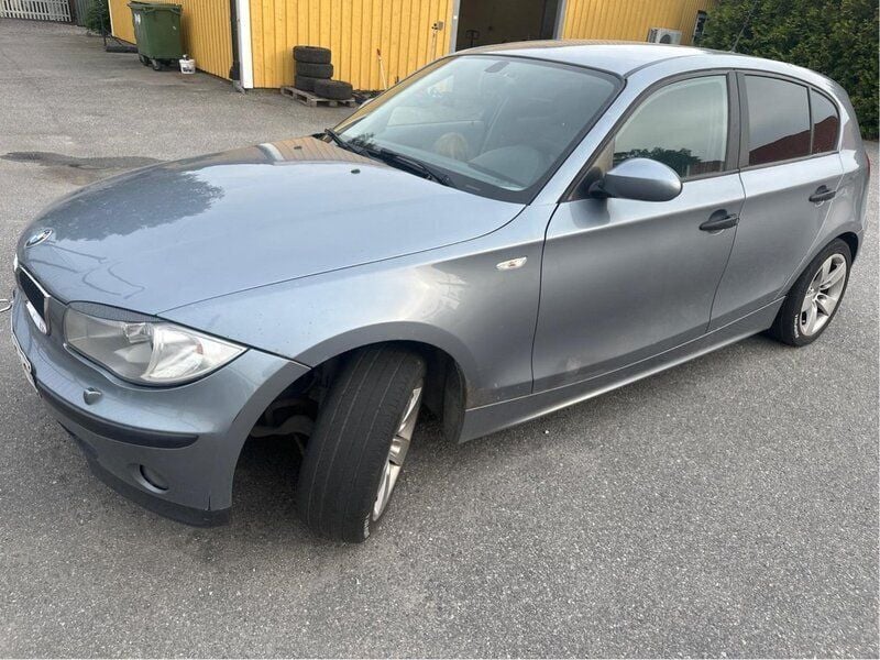 Blå Begagnad 2007 BMW 116 Halvkombi | 30 000 kr (Marknadspris) - Bild 1/1