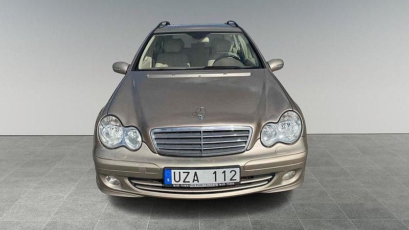 Ljusbrun Begagnad 2004 Mercedes C200 Kombi | 24 900 kr (Marknadspris) - Bild 1/4