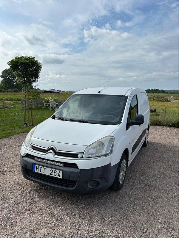 Vit Begagnad 2012 Citroën Berlingo Minibuss | 26 500 kr (Superpris) - Bild 1/4