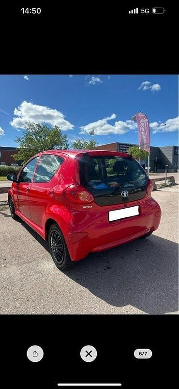 Röd Begagnad 2008 Toyota Aygo Halvkombi | 27 990 kr (Marknadspris) - Bild 1/4