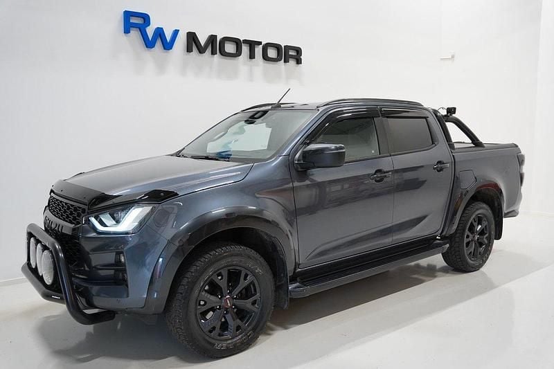 Grå Begagnad 2023 Isuzu D-Max Pickup | 638 900 kr (Marknadspris) - Bild 1/4