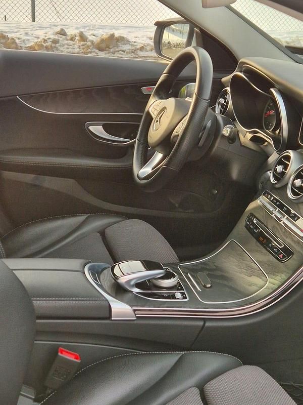 Begagnad Mercedes C220 Avantgarde 170 HK (125 kW) 2018 Blåtonad