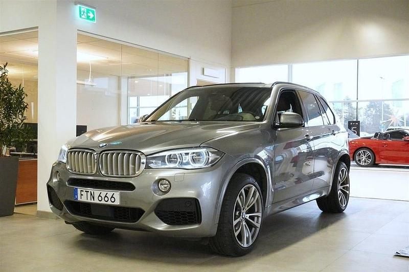 Grå Begagnad 2018 BMW X5 M Sport SUV | 379 800 kr - Bild 1/4