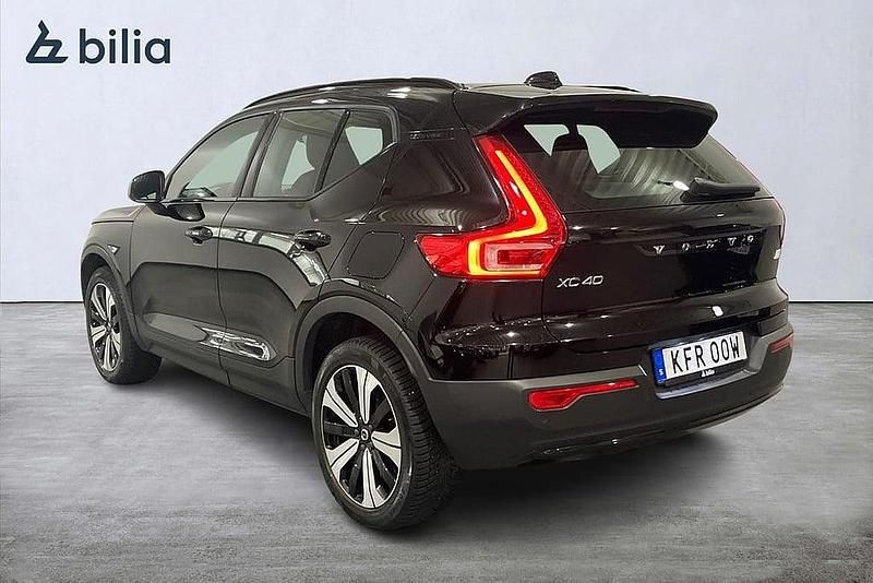 Begagnad Volvo XC40 Core 185 kW (252 HK) 2022 Svart SUV