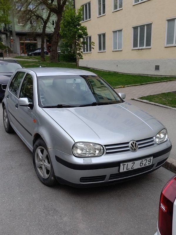 Silver Begagnad 2003 VW Golf IV Basis Halvkombi | 13 800 kr - Bild 1/4