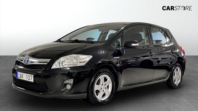 Svart (black) Begagnad 2010 Toyota Auris Halvkombi | 99 900 kr - Bild 1/4