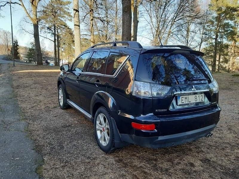 Begagnad Mitsubishi Outlander Comfort Edition 156 HK (114 kW) 2012 Svart SUV