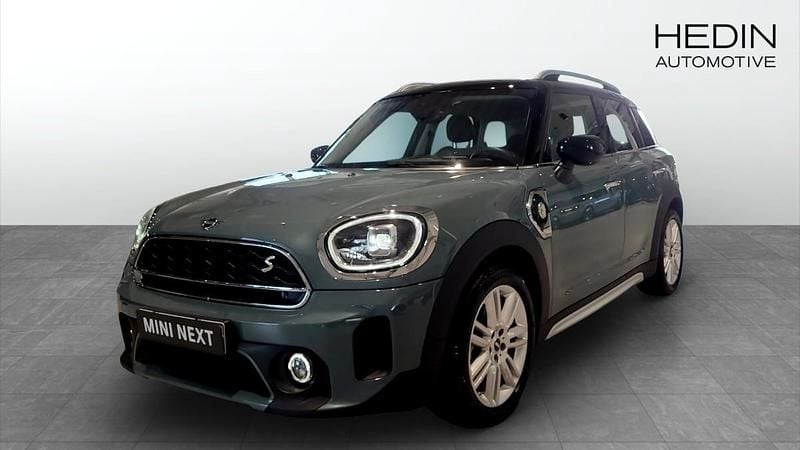 Grön (green) Begagnad 2022 Mini Countryman SUV | 334 700 kr (Marknadspris) - Bild 1/4